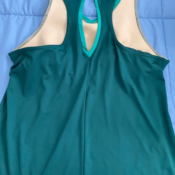 Reebok tank top with integrated bra - Picture 2 of 3